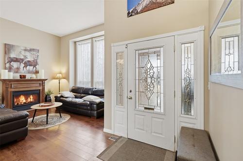 1121 Burgess Way, Kamloops, BC - Indoor Photo Showing Living Room With Fireplace