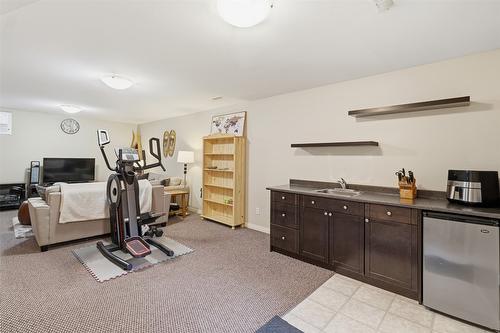 1121 Burgess Way, Kamloops, BC - Indoor Photo Showing Gym Room