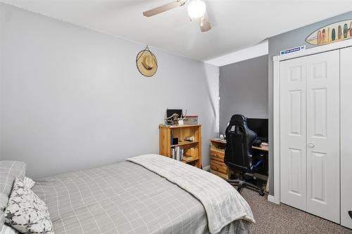 1121 Burgess Way, Kamloops, BC - Indoor Photo Showing Bedroom