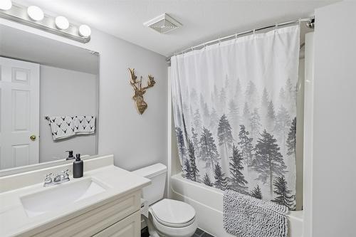 1121 Burgess Way, Kamloops, BC - Indoor Photo Showing Bathroom