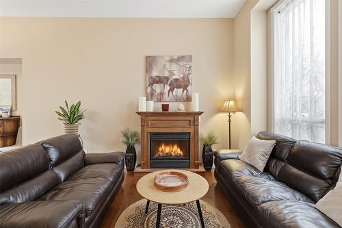 1121 Burgess Way, Kamloops, BC - Indoor Photo Showing Living Room With Fireplace