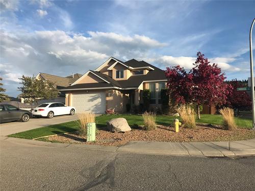 1121 Burgess Way, Kamloops, BC - Outdoor With Facade