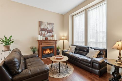 1121 Burgess Way, Kamloops, BC - Indoor Photo Showing Living Room With Fireplace