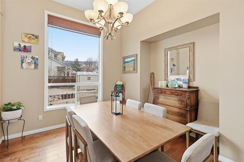 1121 Burgess Way, Kamloops, BC - Indoor Photo Showing Dining Room