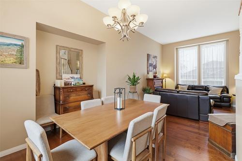 1121 Burgess Way, Kamloops, BC - Indoor Photo Showing Dining Room