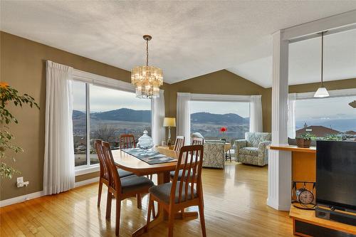 7020 Lakeridge Drive, Vernon, BC - Indoor Photo Showing Dining Room
