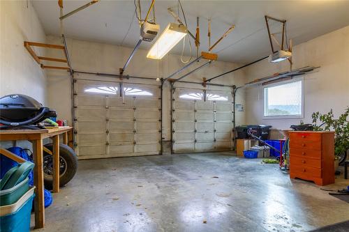 7020 Lakeridge Drive, Vernon, BC - Indoor Photo Showing Garage