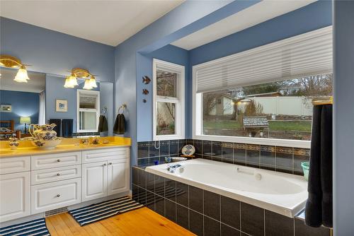7020 Lakeridge Drive, Vernon, BC - Indoor Photo Showing Bathroom