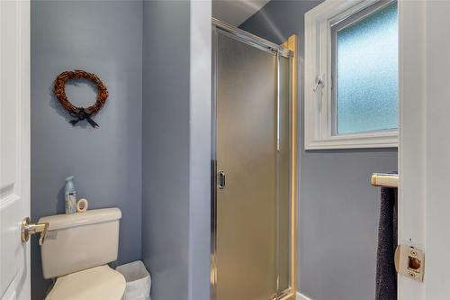 7020 Lakeridge Drive, Vernon, BC - Indoor Photo Showing Bathroom