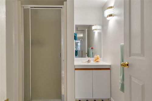 7020 Lakeridge Drive, Vernon, BC - Indoor Photo Showing Bathroom