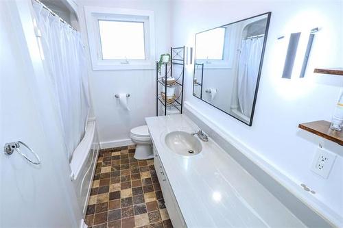 28 Lachine Rd, Winnipeg, MB 