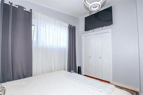 28 Lachine Rd, Winnipeg, MB 