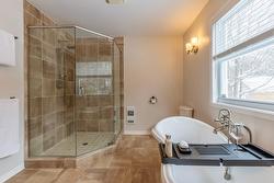 Salle de bains attenante à la CCP - 