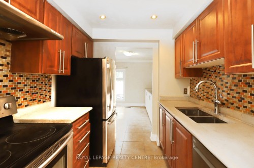 16-1021 Cedarglen Gate, Mississauga, ON - Indoor Photo Showing Kitchen With Double Sink