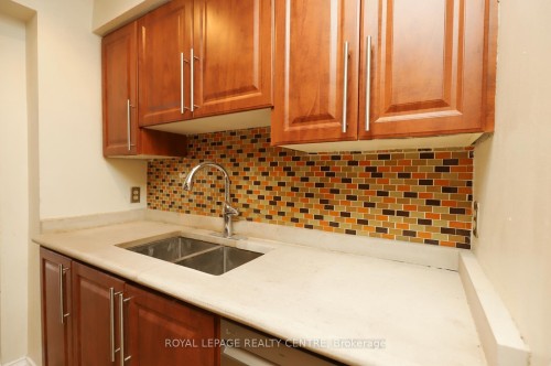 16-1021 Cedarglen Gate, Mississauga, ON - Indoor Photo Showing Kitchen With Double Sink