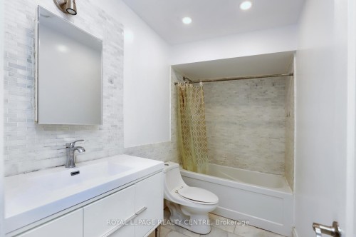 16-1021 Cedarglen Gate, Mississauga, ON - Indoor Photo Showing Bathroom