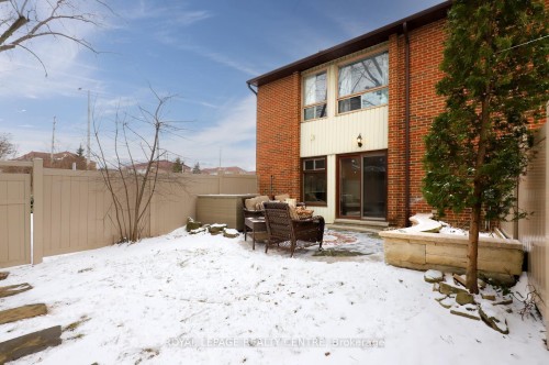 16-1021 Cedarglen Gate, Mississauga, ON - Outdoor