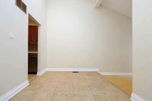 16-1021 Cedarglen Gate, Mississauga, ON - Indoor Photo Showing Other Room