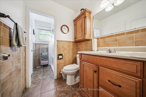 21 Pylon Place, Toronto, ON - Indoor Photo Showing Bathroom