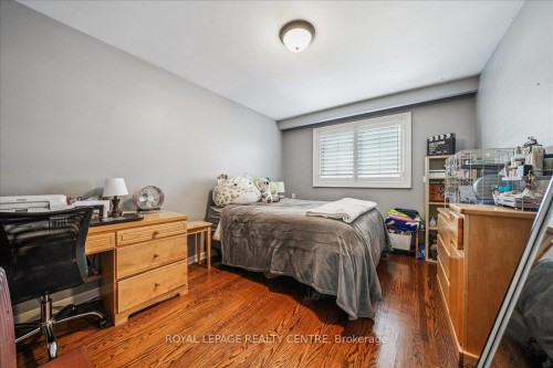 21 Pylon Place, Toronto, ON - Indoor Photo Showing Bedroom