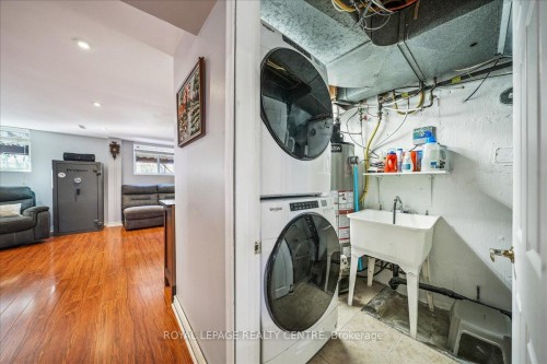 21 Pylon Place, Toronto, ON - Indoor Photo Showing Laundry Room