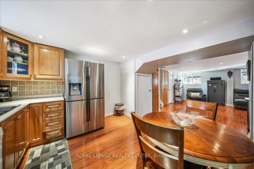 21 Pylon Place, Toronto, ON - Indoor