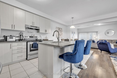 1138 Edinburgh Drive, Woodstock, ON - Indoor Photo Showing Kitchen With Upgraded Kitchen