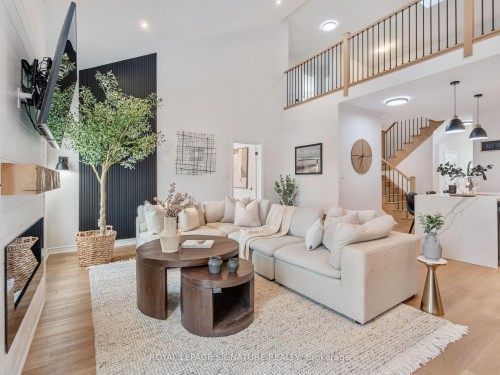 36 Welch Lane, Hamilton, ON - Indoor Photo Showing Living Room