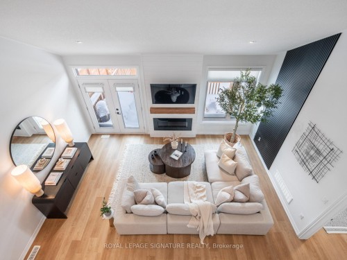 36 Welch Lane, Hamilton, ON - Indoor Photo Showing Living Room