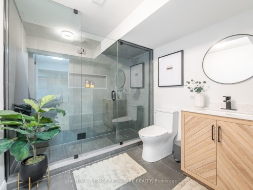 36 Welch Lane, Hamilton, ON - Indoor Photo Showing Bathroom