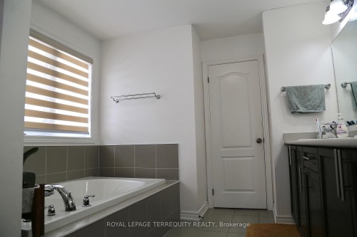 6244 St Michael Avenue, Niagara Falls, ON - Indoor Photo Showing Bathroom