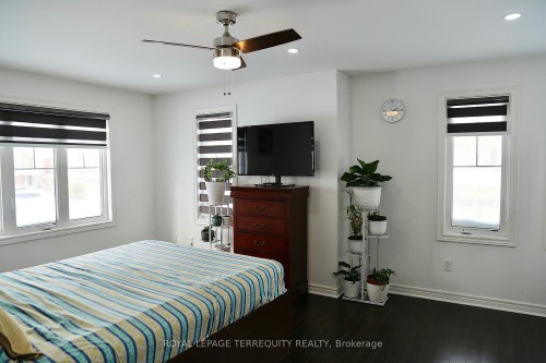 6244 St Michael Avenue, Niagara Falls, ON - Indoor Photo Showing Bedroom