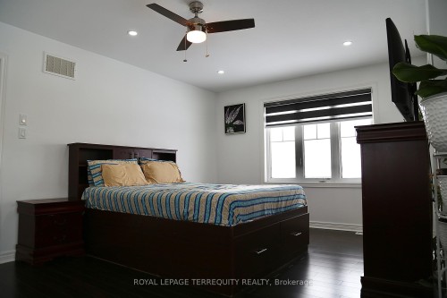 6244 St Michael Avenue, Niagara Falls, ON - Indoor Photo Showing Bedroom