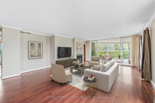 702-20 Berkley Street, Cambridge, ON - Indoor Photo Showing Living Room