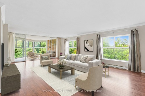 702-20 Berkley Street, Cambridge, ON - Indoor Photo Showing Living Room