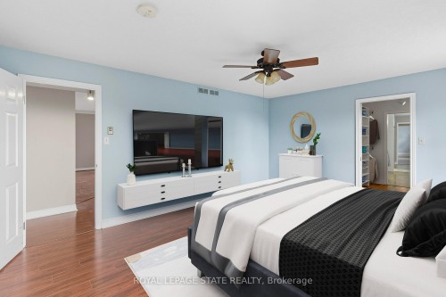 702-20 Berkley Street, Cambridge, ON - Indoor Photo Showing Bedroom