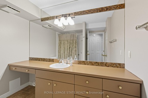 702-20 Berkley Street, Cambridge, ON - Indoor Photo Showing Bathroom