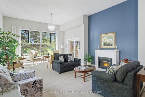 702-20 Berkley Street, Cambridge, ON - Indoor Photo Showing Living Room With Fireplace