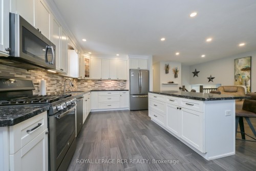 14 Goldgate Crescent, Orangeville, ON - Indoor Photo Showing Kitchen With Upgraded Kitchen