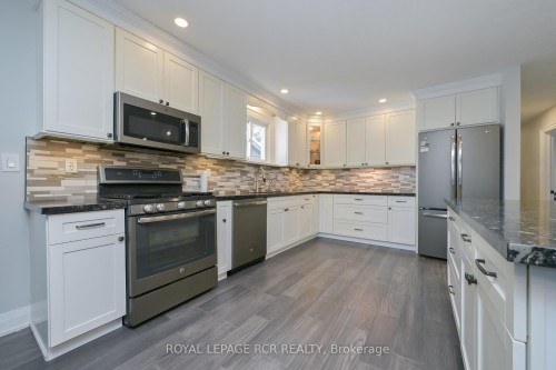 14 Goldgate Crescent, Orangeville, ON - Indoor Photo Showing Kitchen With Upgraded Kitchen