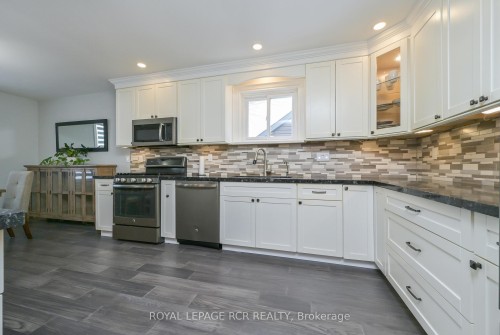 14 Goldgate Crescent, Orangeville, ON - Indoor Photo Showing Kitchen With Upgraded Kitchen