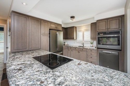 133 Goldgate Crescent, Orangeville, ON - Indoor Photo Showing Kitchen With Double Sink