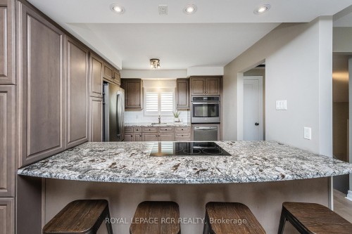 133 Goldgate Crescent, Orangeville, ON - Indoor Photo Showing Kitchen With Upgraded Kitchen