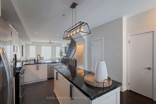 1149 Beachcomber Road, Mississauga, ON - Indoor Photo Showing Kitchen With Double Sink With Upgraded Kitchen