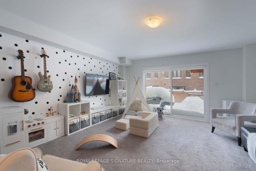 1149 Beachcomber Road, Mississauga, ON - Indoor Photo Showing Living Room