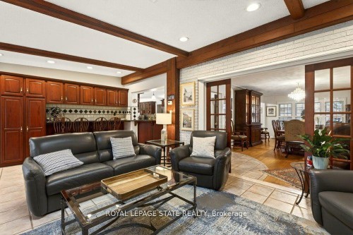 29 Woodside Drive, Hamilton, ON - Indoor Photo Showing Living Room