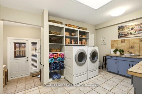 29 Woodside Drive, Hamilton, ON - Indoor Photo Showing Laundry Room