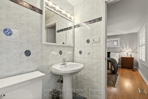 29 Woodside Drive, Hamilton, ON - Indoor Photo Showing Bathroom