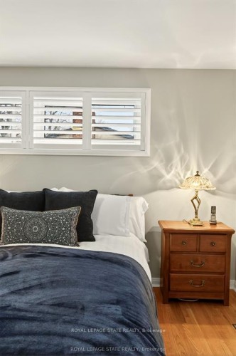 29 Woodside Drive, Hamilton, ON - Indoor Photo Showing Bedroom