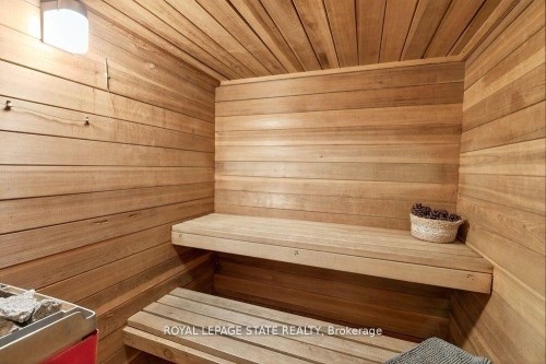 29 Woodside Drive, Hamilton, ON - Indoor Photo Showing Other Room